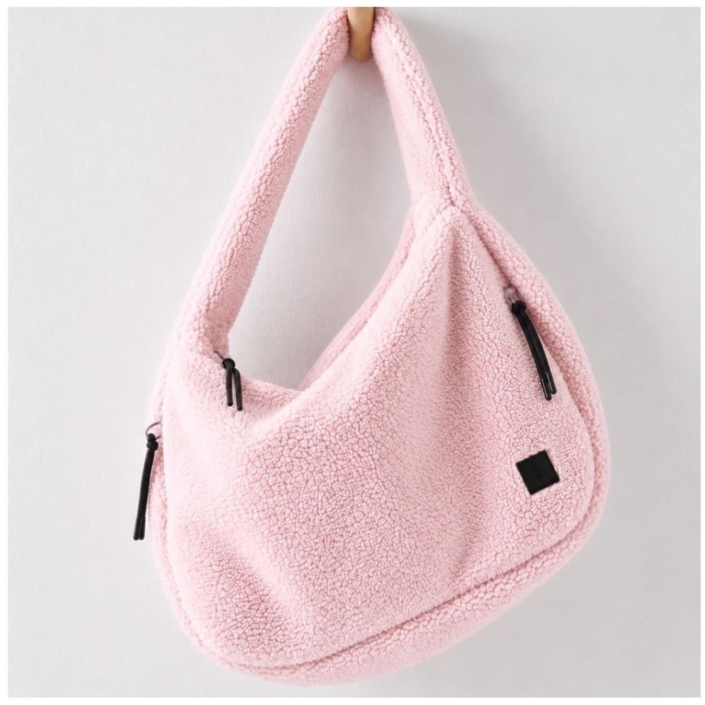 Free People Cozy Carryall Sherpa Hobo Bag Purse Pink Fuzzy Fleece Zip Shoulder